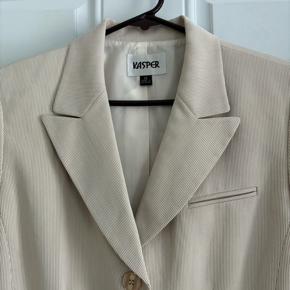 NWT Kasper Sand Color Pinstriped Blazer, Size 12 - Picture 4 of 12